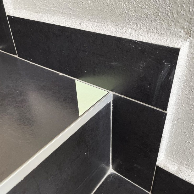 Fotoluminiscenční šipka schodová / rohová - šipka 60 mm x 60 mm