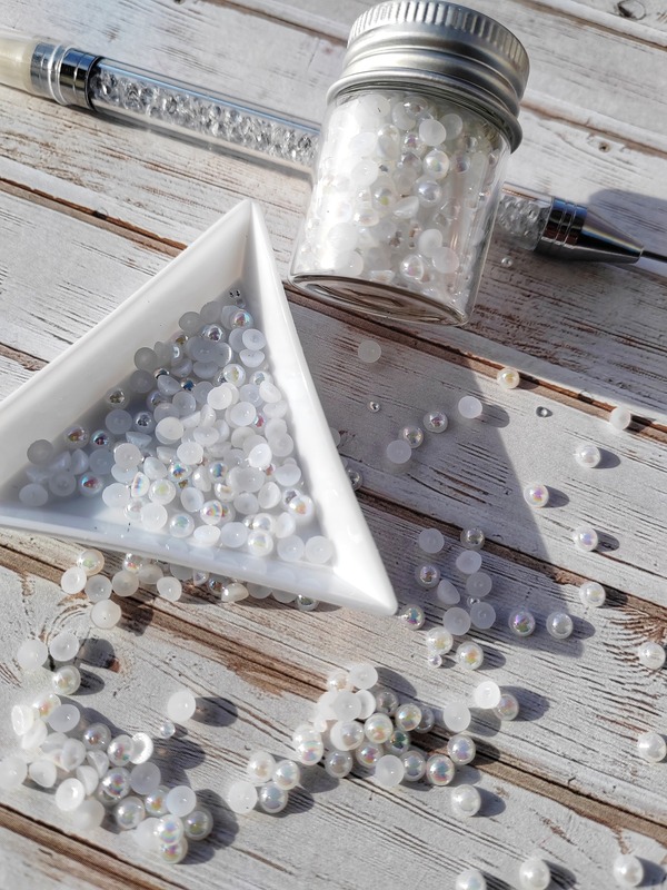 Perličky 2-4 mm bílé s perletí - balení 10 g