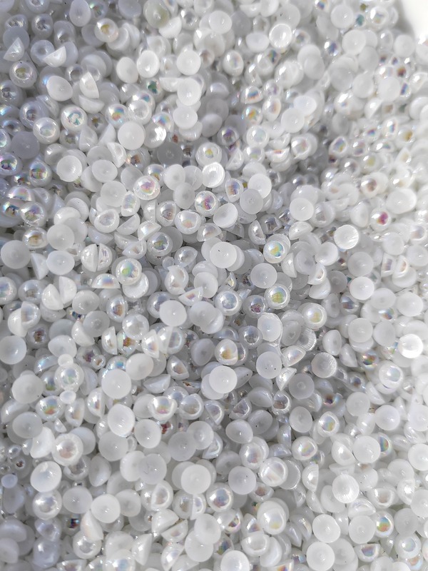 Perličky 2-4 mm bílé s perletí - balení 10 g