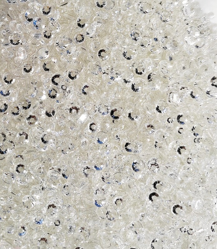 Kamínky 2-4 mm lesklé průhledné - balení 10 g