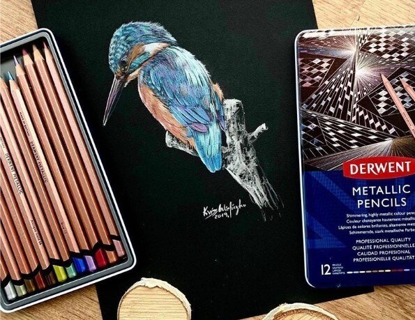 Metalické pastelky DERWENT v kovové krabičce - sada 12 ks