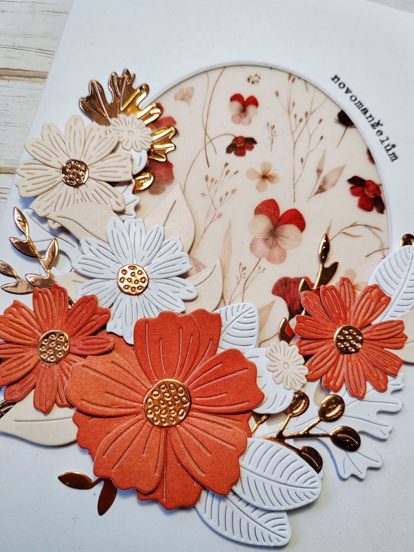 Přání ruční výroba - Květiny bílo-skořicové - magnet + obálka