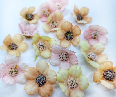 Látkové květiny - růžovo-lososové - balení 10 ks