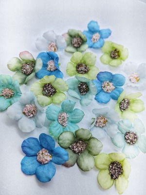 Látkové květiny - světle modré - balení 10 ks