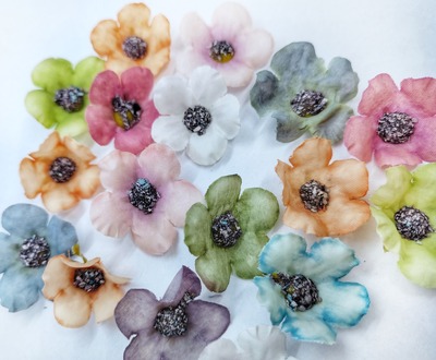 Látkové květiny - barevný pastel - balení 10 ks