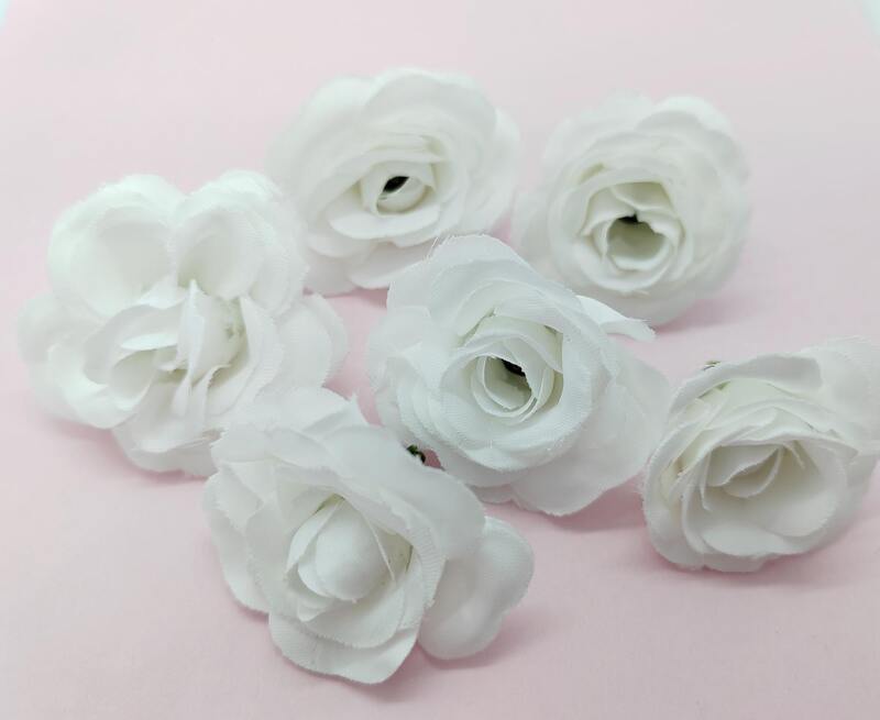 Látkové růžičky - bílé - sada 5 ks