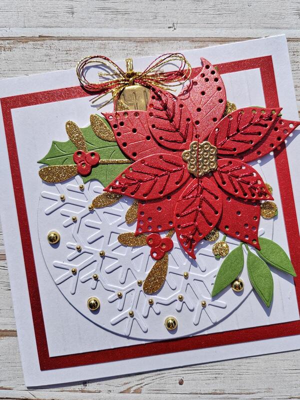 Přání ruční výroba -  Vánoční ozdoba - vyšívaná vánoční hvězda - 1 ks