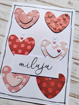 Přání ruční výroba - Srdíčka - Miluju - 1 ks
