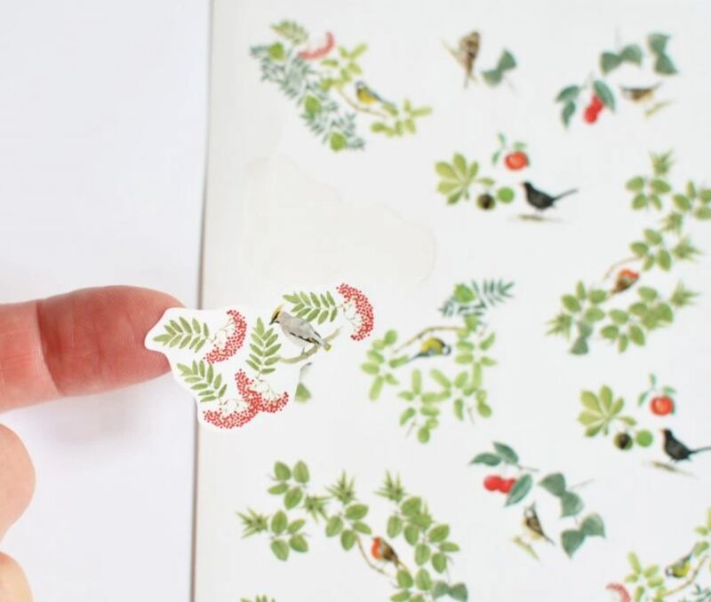 Designové samolepky MANKAI V korunách stromů - sada 29 ks