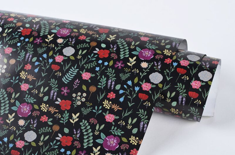 Designový balicí papír MANKAI A2 - půlnoční zahrada