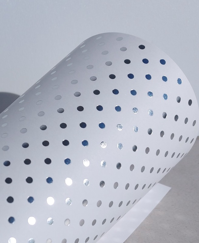 Bílý papír se stříbrnými tečkami A4 190g