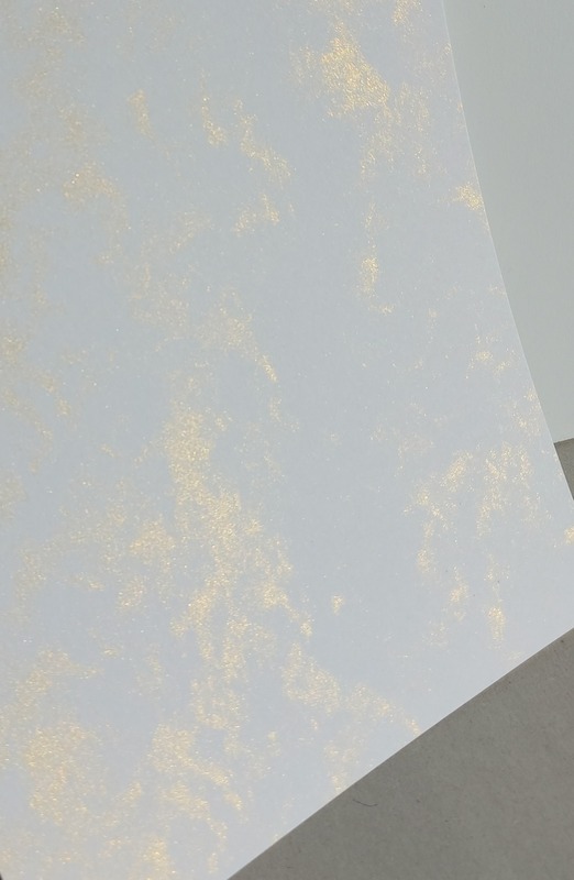 Bílý papír se zlatým mramorováním A4 220g